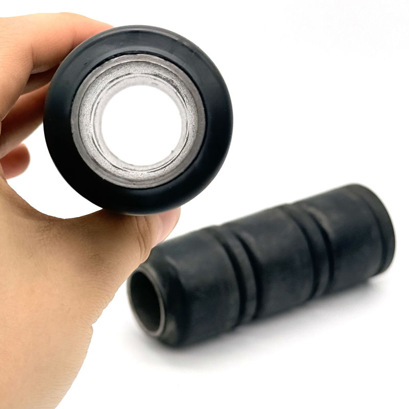 Taza de barniz de caucho tipo TA con nitrilo de alto grado (NBR) y inserción de acero resistente a la corrosión para aplicaciones en campos petrolíferos de 10.000 PSI